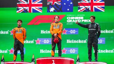 球迷态度：场面极其被动球落后，你给国足半场表现打几分？.